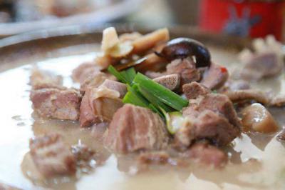 全套羊肉湯鍋製作流程 榴莲影视下载污湯鍋選料技術