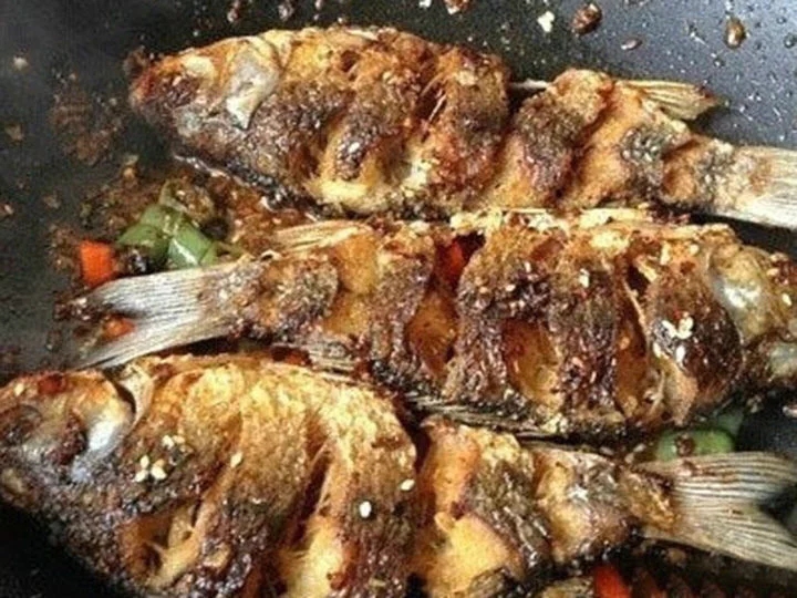 好吃到停不下筷子的香酥烤魚，做法簡單，少油少鹽，吃起來更健康
